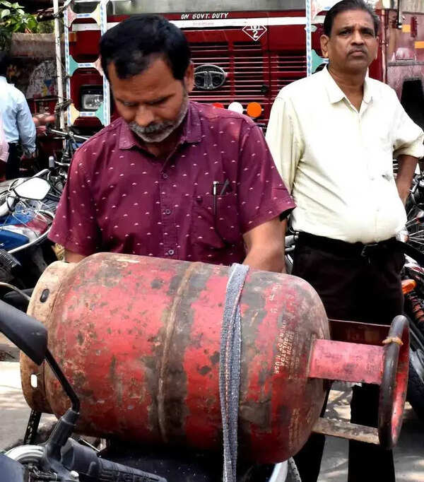 Distributors face rush for LPG e-KYC amid refill confusion