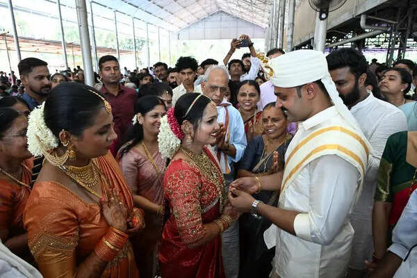 Simplicity defines mass wedding of 11 couples at Perne Temple