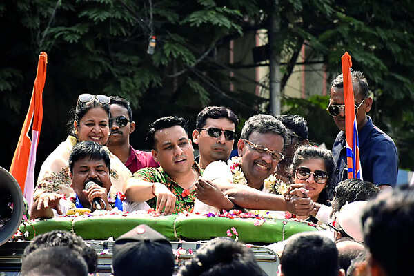 West Bengal: Seniors file papers, tension on streets sets pitch for poll battle