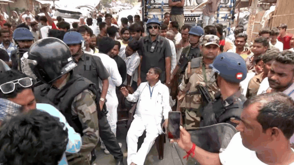 Bengal votes amid sporadic incidents of violence in phase 1; candidates heckled - top developments