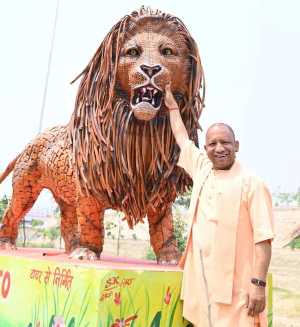 When MP Ravi Kishan turned shutterbug for CM