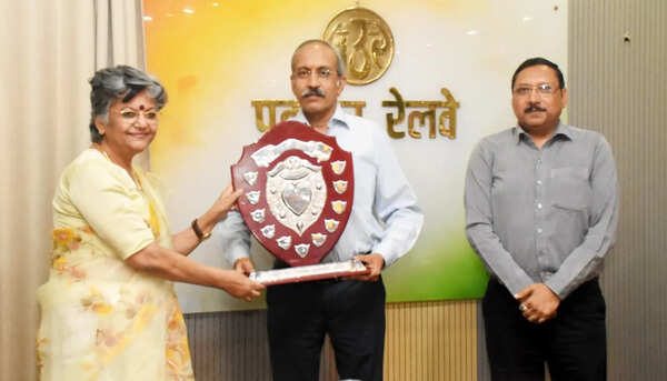 Seminar held to promote Hindi in all central govt work