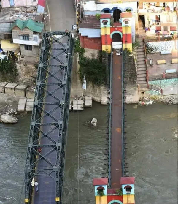 Built in 1962, bridges along China unsafe, heavy vehicles banned