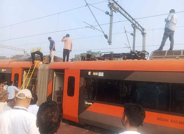 Vande Bharat delayed over 4 hours after pantograph failure near Varanasi