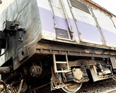 One killed as train derails in Titwala, shuts down section