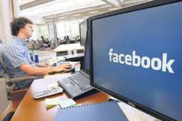 Congress tracking what's viral on Twitter, Facebook