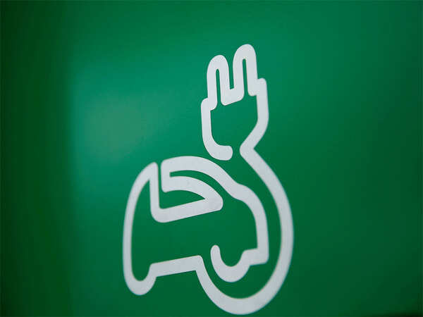 Bescom floats tenders for 100 e-vehicle charging stations