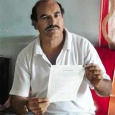 Cops raid house, harass family of '˜extortionist', who died 22 yrs ago