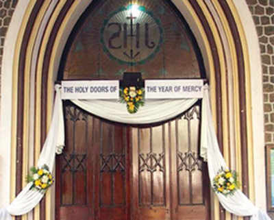 Two city churches open their ‘Holy Doors of Mercy’
