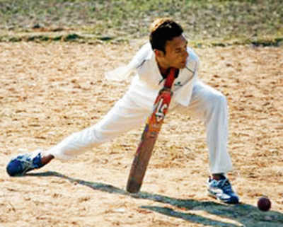 J&K cricketer with no arms hits disability for six