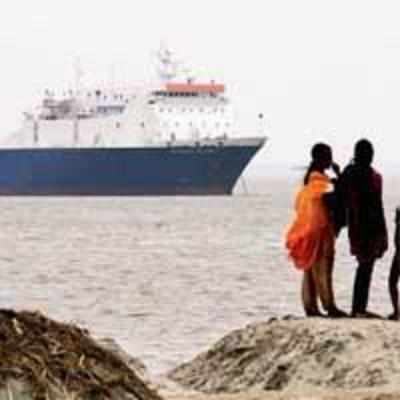 Pak-bound vessel with explosives detained