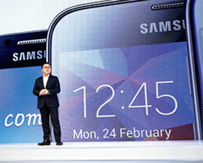 Samsung ventures into AI as smartphone sales slow