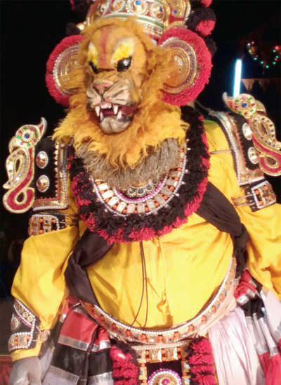 Roaring show: Man collapses at Yakshagana