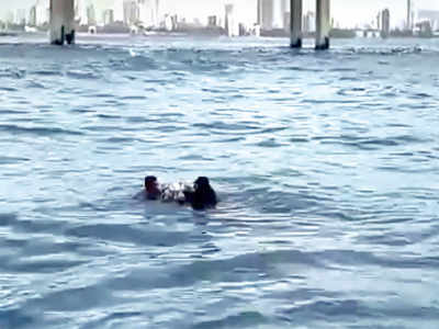 Mumbai: Clean-up marshals dive into sea to save woman