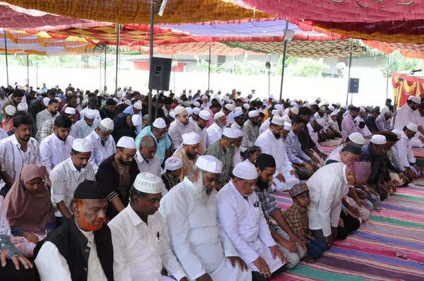 Muslims pray for peace and harmony on Eid