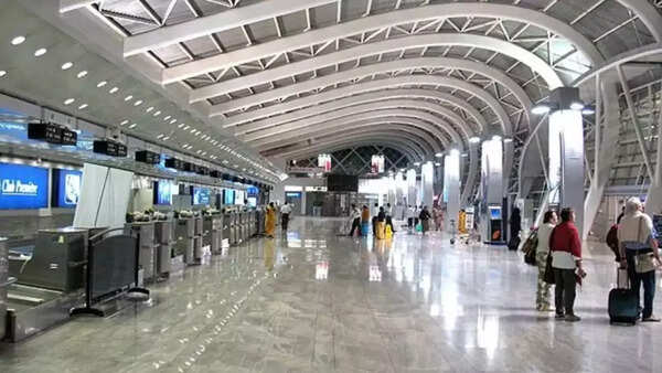 BJP worker, 6 others held in Rs 5cr gold smuggling racket at Mumbai airport