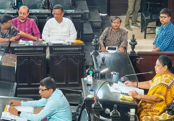 No holiday on day after poll for MLA-hopefuls across constituencies