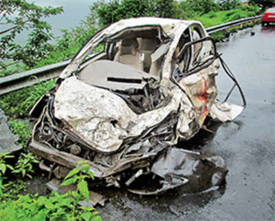 Landslide kills 2 drivers on Mumbai-Pune Expressway
