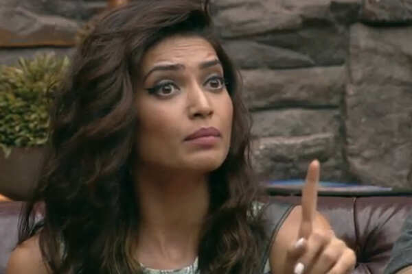 Bigg Boss 8: Kamya Punjabi lambasts Karishma Tanna