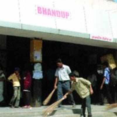 Students sweep Bhandup station clean