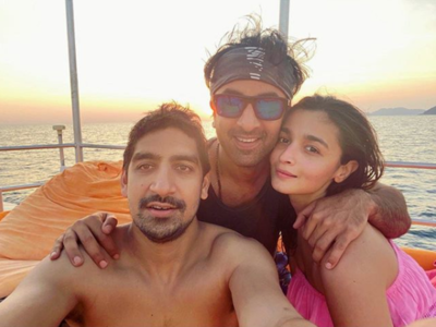 Alia brings in New Year with Ranbir and Ayan