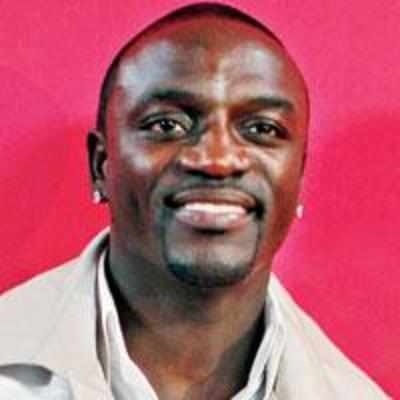 Lip smacking mehfil with Akon