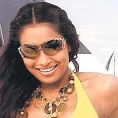 Bipasha sheds bikini'¦