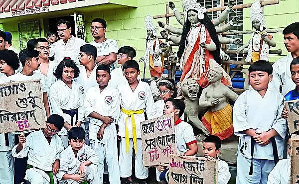 Baguiati Durga Puja to go unplastic with jute