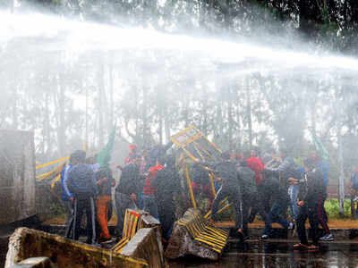 Defying water cannons, tear gas, farmers march to Delhi