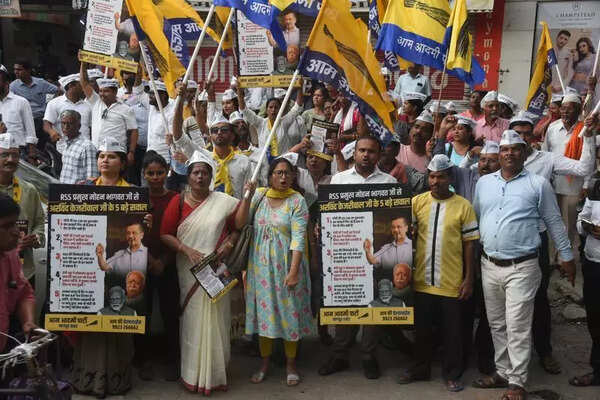 AAP morcha to RSS HQ poses 5 questions on BJP’s ethics