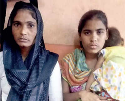 Two women with 25 cases of chain snatching arrested