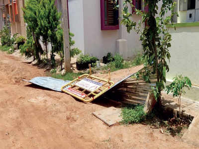 Atmanirbhar residents: BBMP’s inefficiency is forcing them to remove redundant barricades from their areas