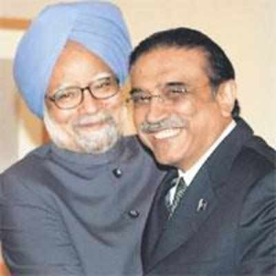 PM, Zardari vow to repair strained Indo-Pak relations