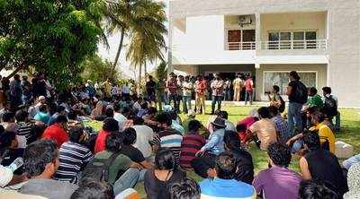 Protesting students held while trying to enter HCU