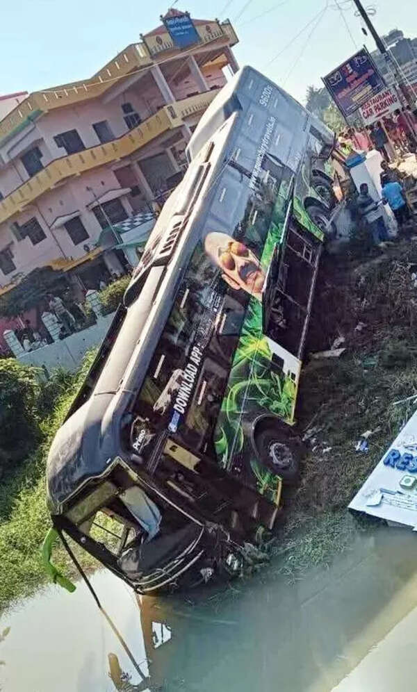 Two killed as bus bound for Kollam rams two-wheelers