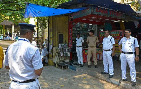 Mosques stick to shifts, new rules for Friday prayers