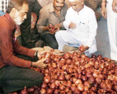 Pocket-friendly Egyptian onions take APMC market by storm