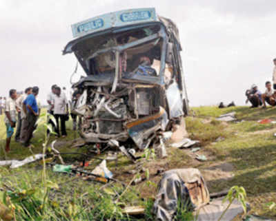 30 killed, 8 hurt as truck rams into 2 vans in Assam