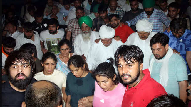 Khap 'mahapanchayat' begins in UP's Muzaffarnagar, to pass resolution on wrestlers' protest