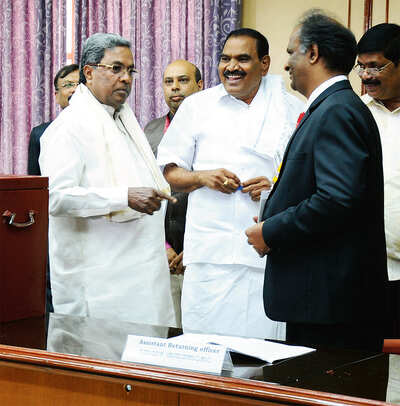 Siddaramaiah to MLAs: Focus on polls