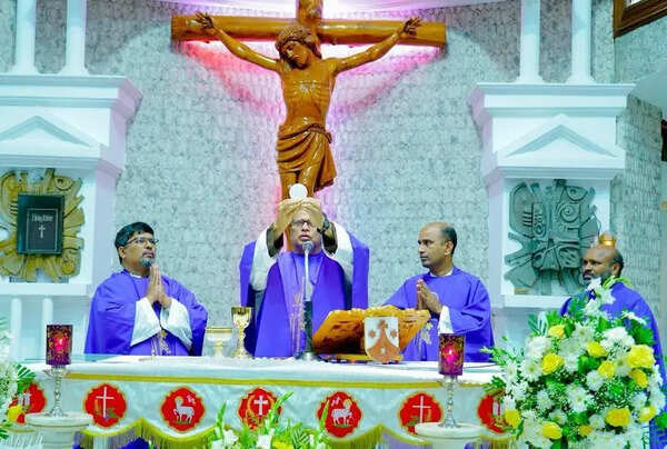 Shrine begins 40 hours of Eucharistic adoration for world peace