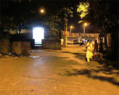 Bandra woman fights off 4 molesters at midnight