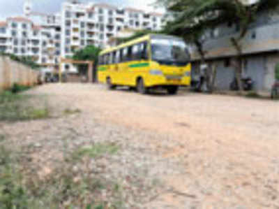 Give us a road, plead Thubarahalli residents