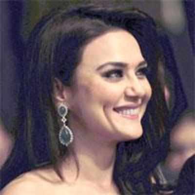 Cheque book cheats tried to dupe Preity Zinta's mother