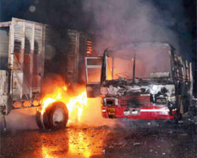 24 charred, 14 injured 
 
 
 
 
 
 
 as bus hits truck in UP
