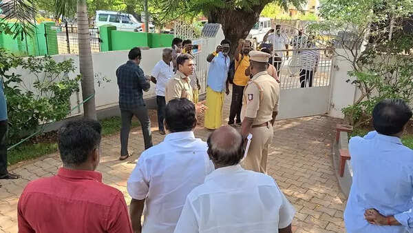 Petrol bombs hurled at Sivaganga MP’s office