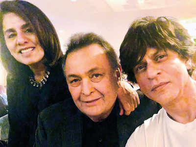 Shah Rukh Khan meets Rishi Kapoor in New York