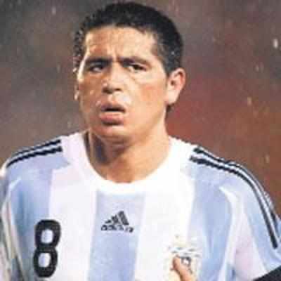 Riquelme quits; blames Maradona