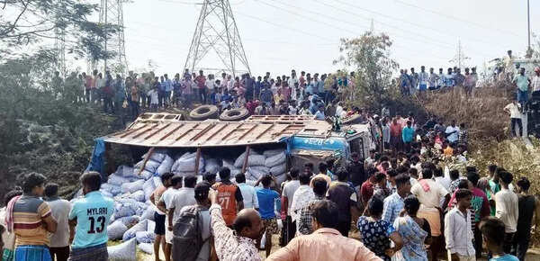 Series of accidents near MM Halli leaves four dead, 20 injured