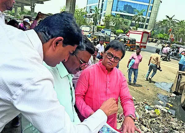 Nullah inspections expose fault lines between BJP, Sena in BMC
